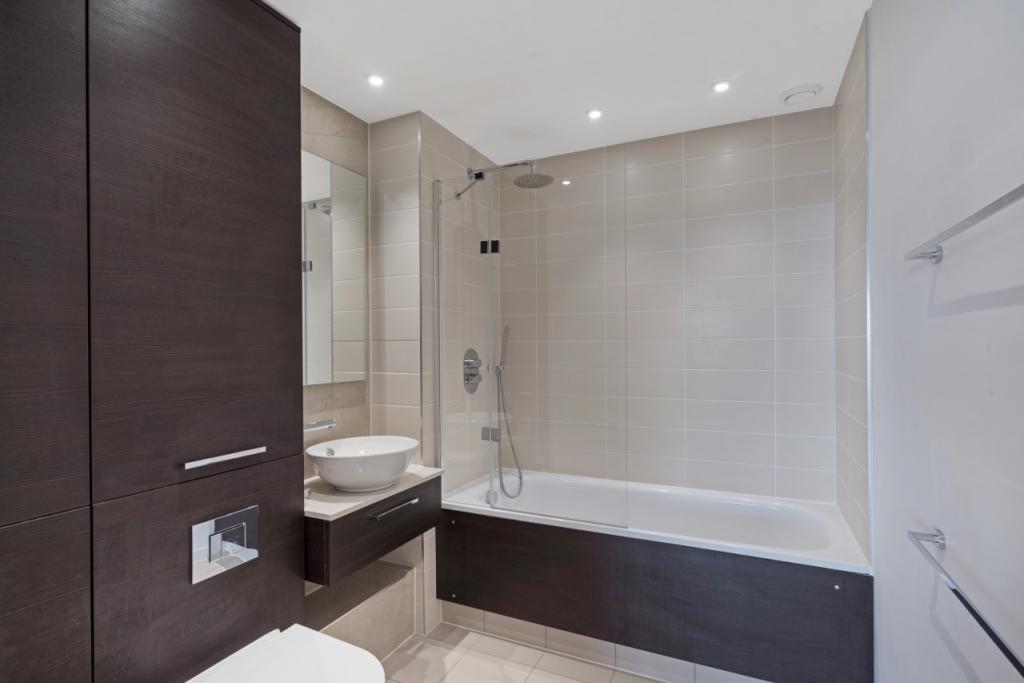 Stratosphere Tower – 1 Bedroom Apartment To Let – £2,491 pcm – 570 sq ftv