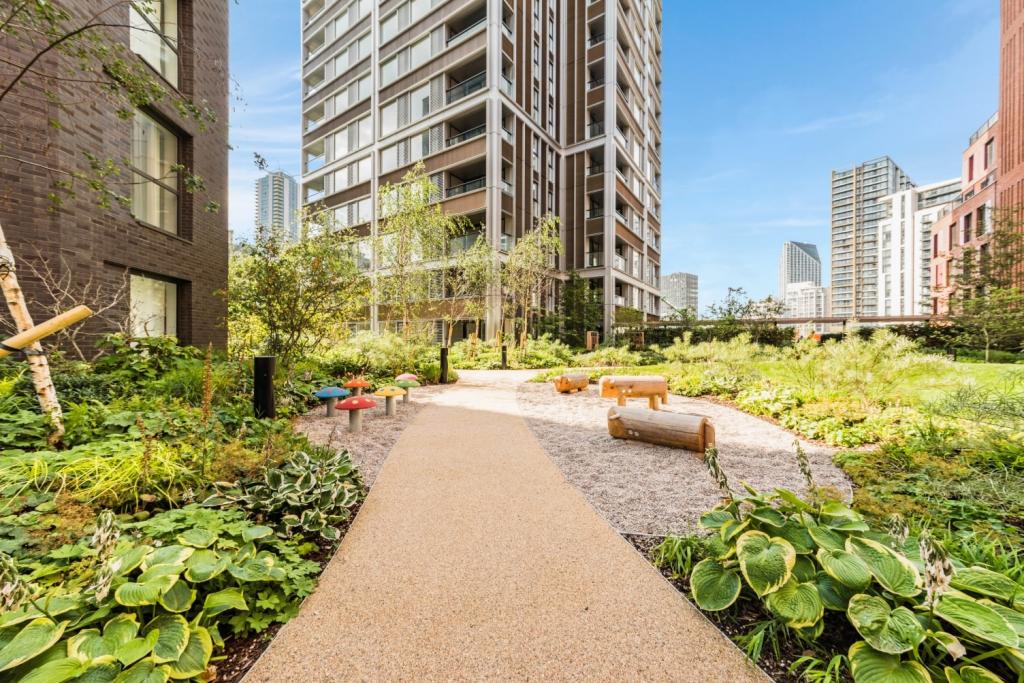 Walton Heights, Elephant Park, Walworth Road, Elephant & Castle, London, SE17 – £3,250pcm