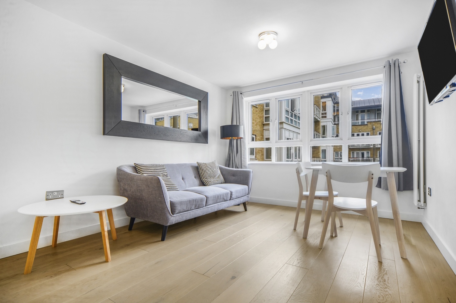 St Davids Square, Isle of Dogs, London, E14 – Riverside One Bedroom Apartment