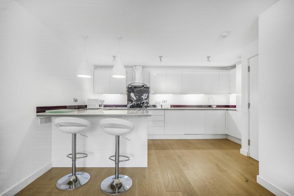 St Davids Square, Isle of Dogs, London, E14 – Riverside One Bedroom Apartment