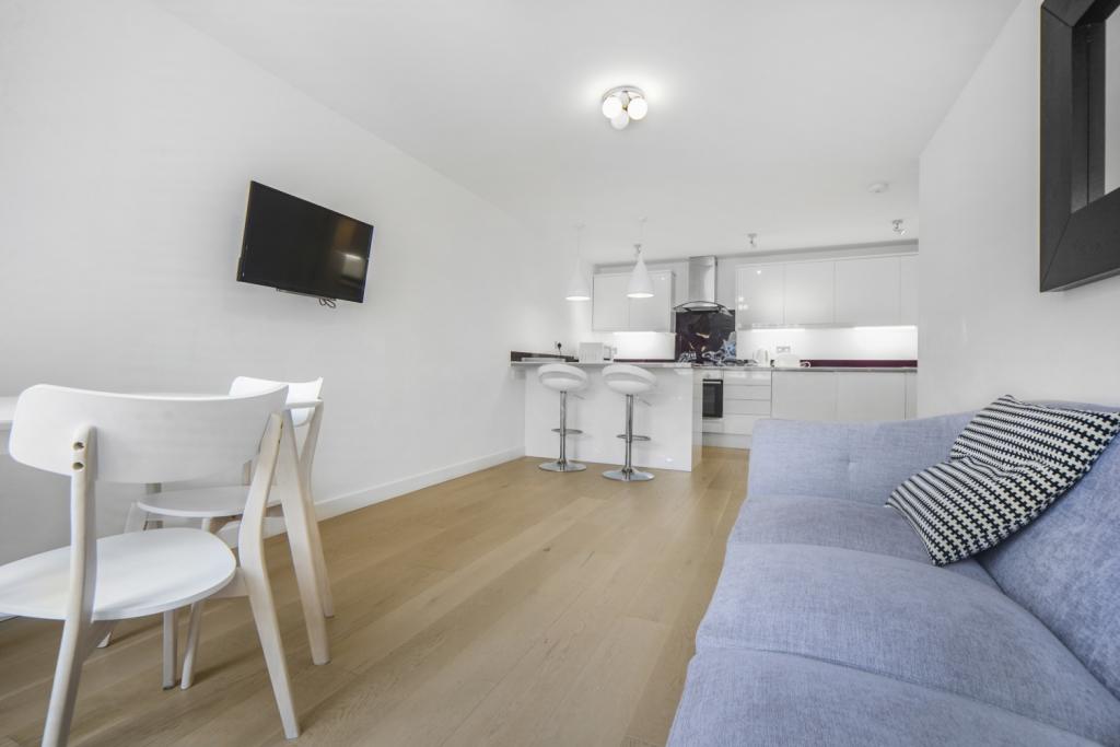 St Davids Square, Isle of Dogs, London, E14 – Riverside One Bedroom Apartment