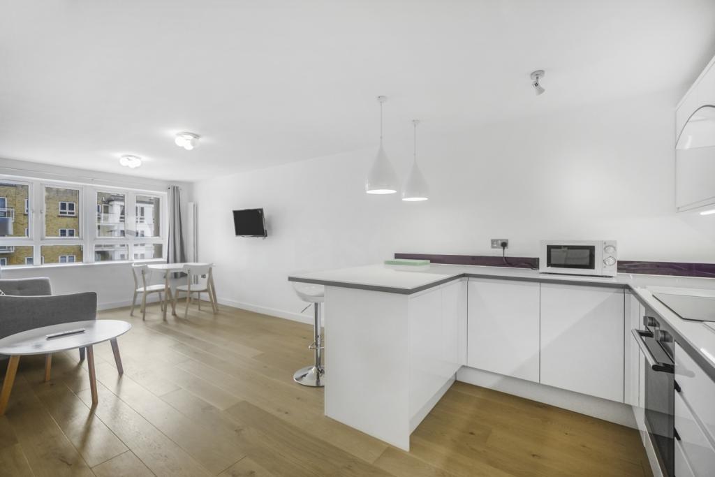 St Davids Square, Isle of Dogs, London, E14 – Riverside One Bedroom Apartment