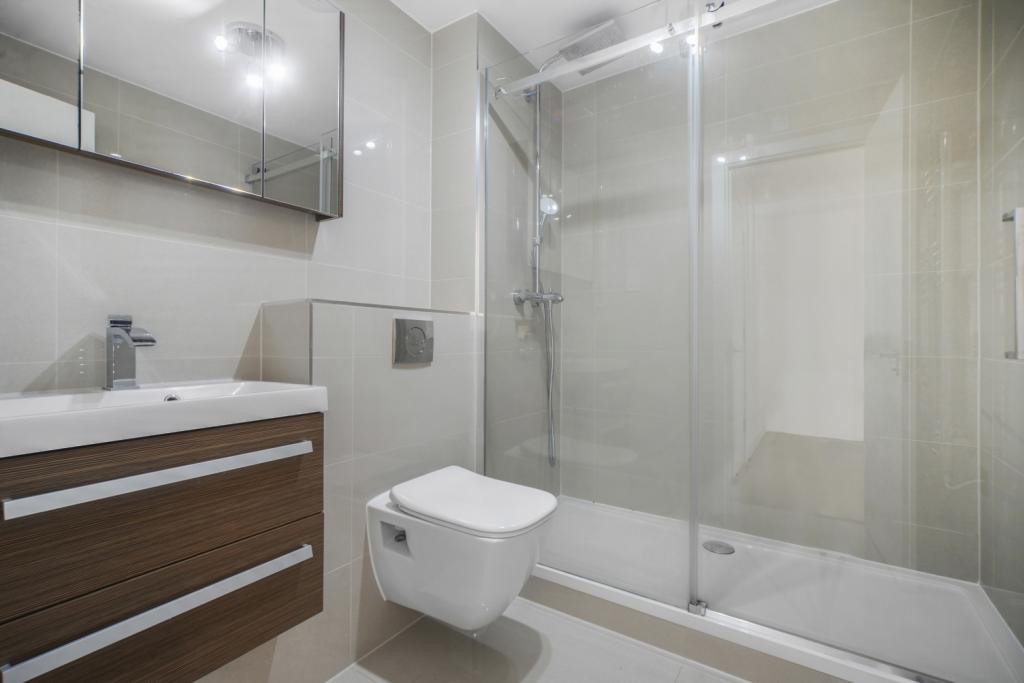 St Davids Square, Isle of Dogs, London, E14 – Riverside One Bedroom Apartment