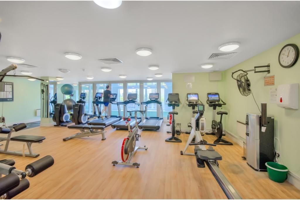 St Davids Square, Isle of Dogs, London, E14 – Riverside One Bedroom Apartment