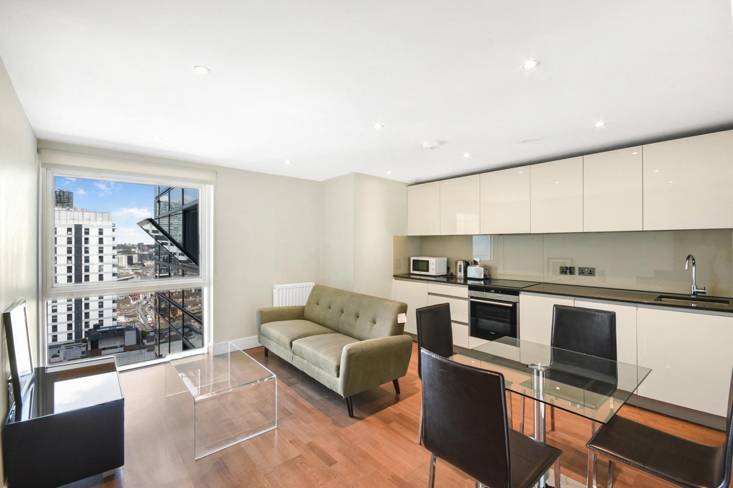 Modern 1 Bedroom Apartment – Whitechapel High Street, Aldgate, London, E1