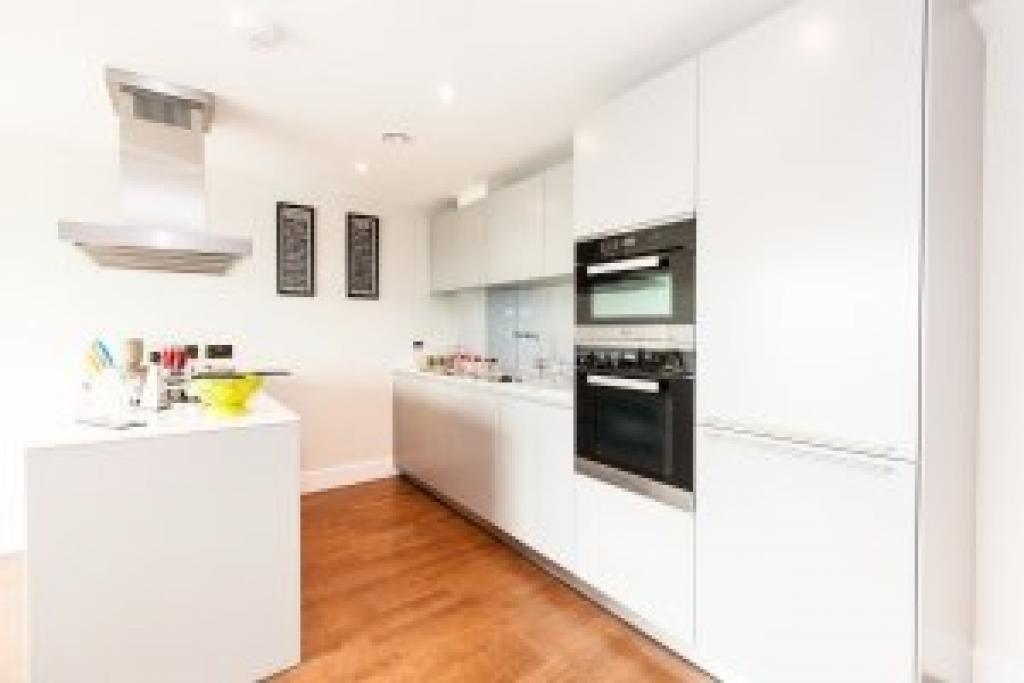 Luxury Two Bedroom, Two Bathroom Sub Penthouse Apartment with Secure Parking –
