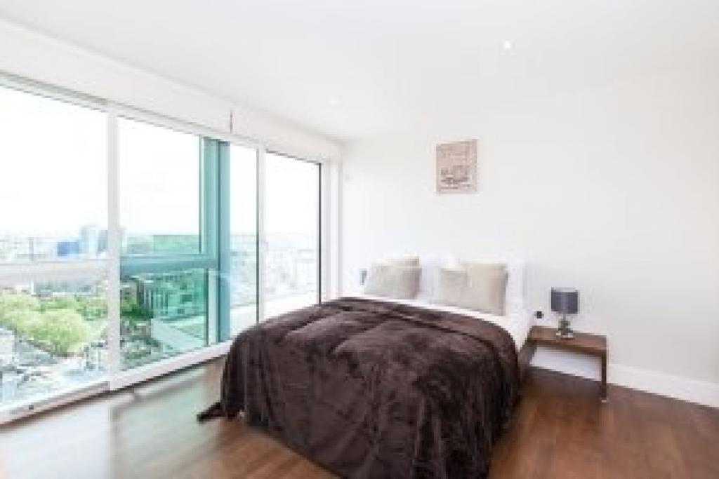 Luxury Two Bedroom, Two Bathroom Sub Penthouse Apartment with Secure Parking –