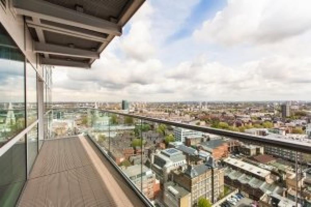 Luxury Two Bedroom, Two Bathroom Sub Penthouse Apartment with Secure Parking –