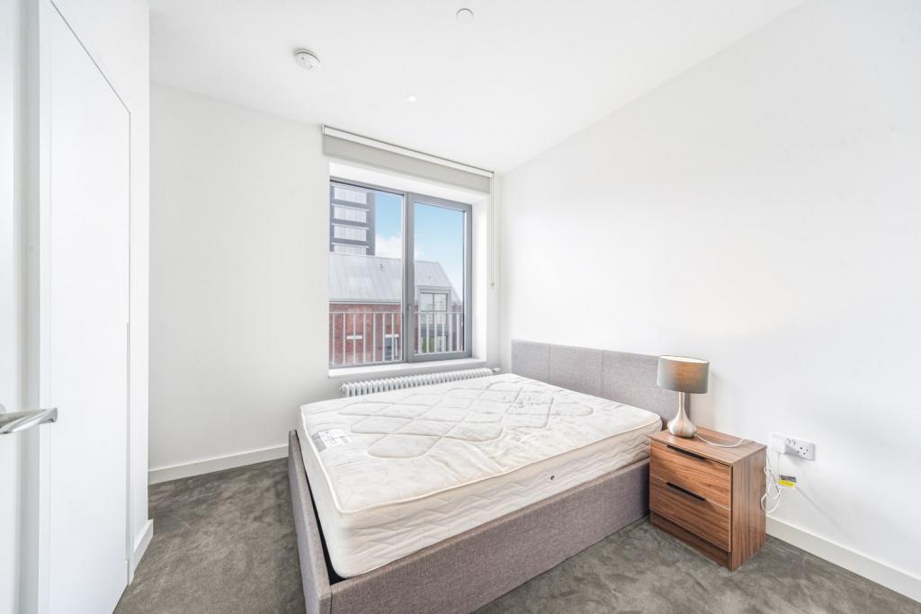 Luxury Two Bedroom, Two Bathroom Apartment with Balcony – Goodluck Hope Walk, Orchard Place, Poplar