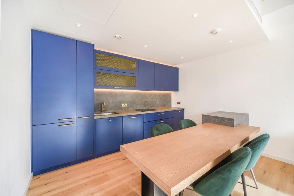Luxury Two Bedroom, Two Bathroom Apartment with Balcony – Goodluck Hope Walk, Orchard Place, Poplar