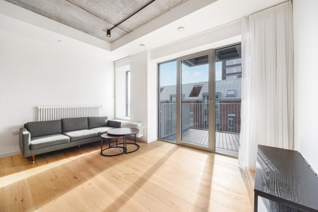 Luxury Two Bedroom, Two Bathroom Apartment with Balcony – Goodluck Hope Walk, Orchard Place, Poplar