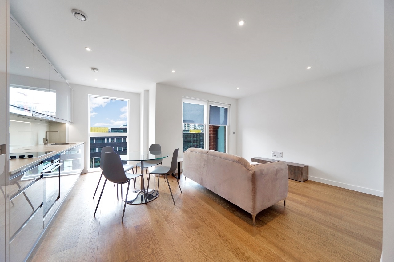 Spacious One-Bedroom Apartment with Private Balcony in Colindale Gardens, London NW9