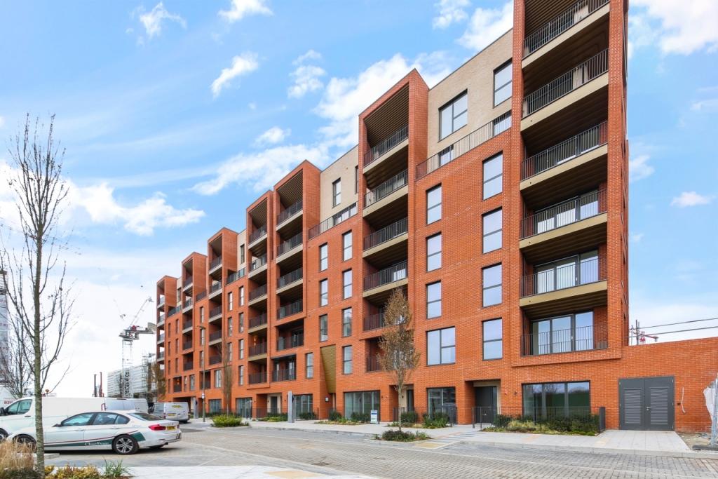 Spacious One-Bedroom Apartment with Private Balcony in Colindale Gardens, London NW9