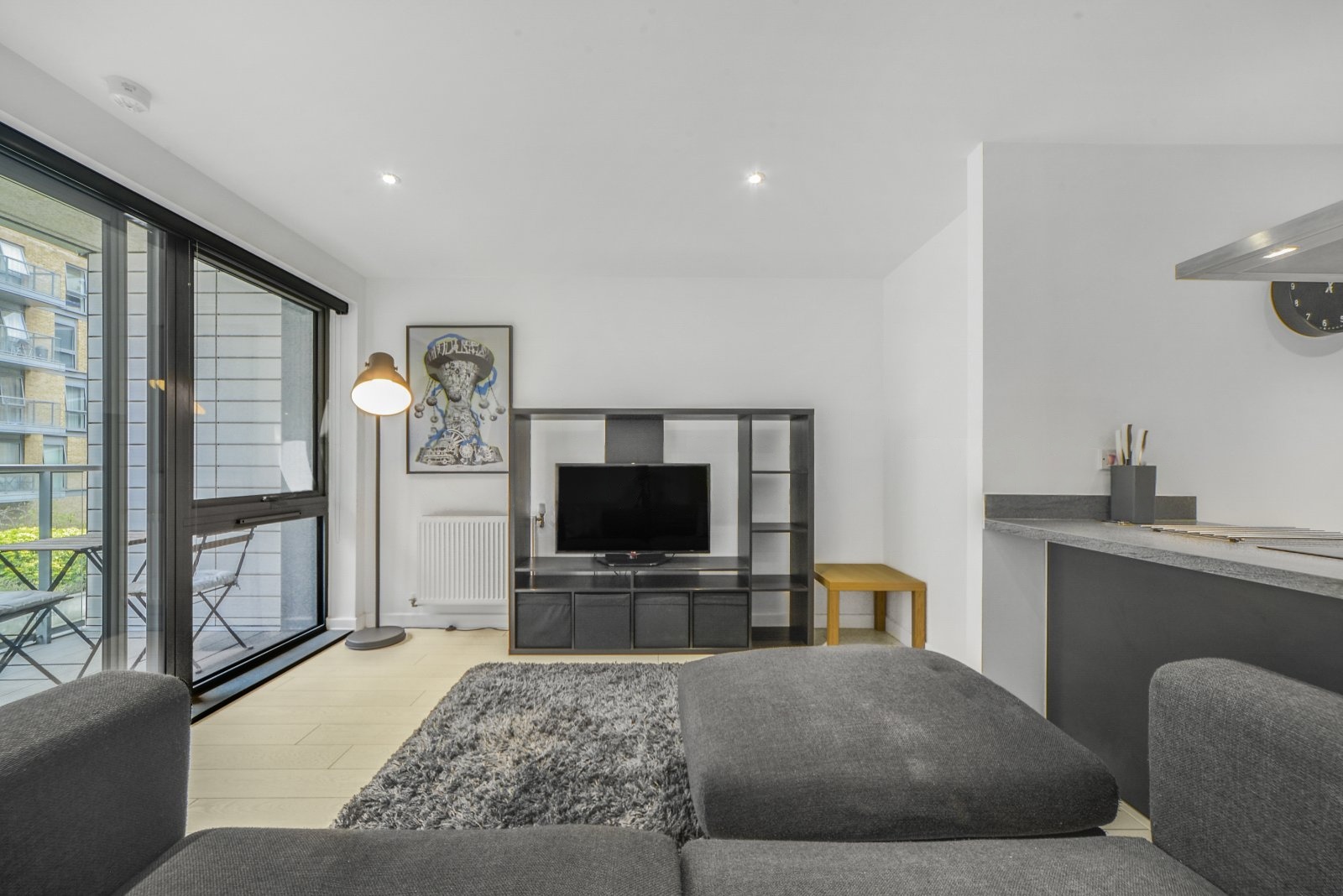 Modern Two-Bedroom, Two-Bathroom Apartment – Lindfield Street, Poplar, London E14