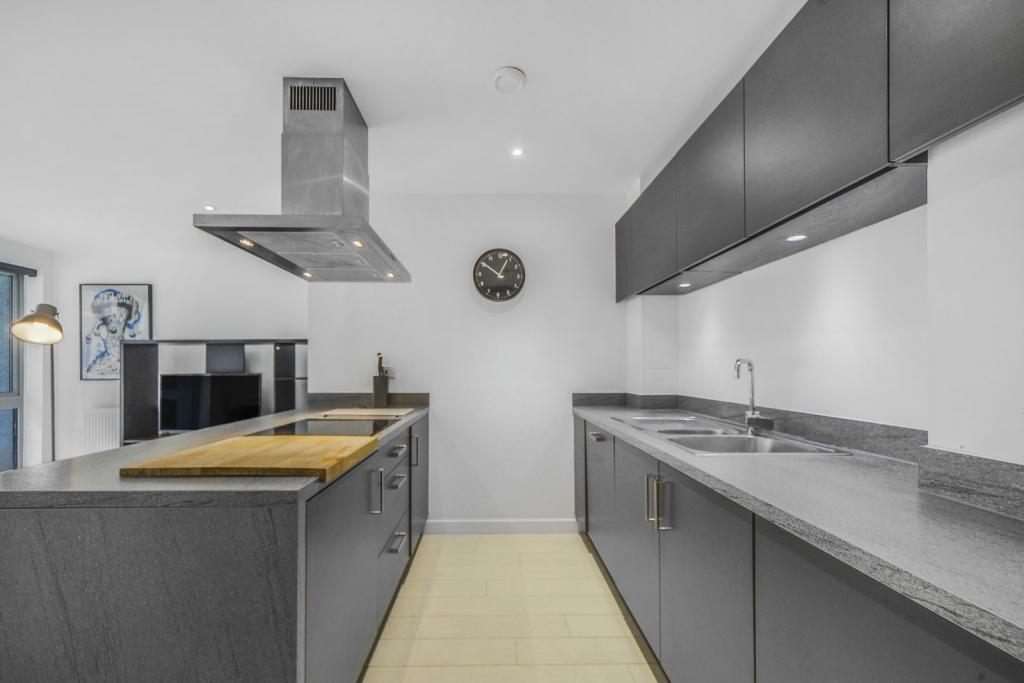 Modern Two-Bedroom, Two-Bathroom Apartment – Lindfield Street, Poplar, London E14