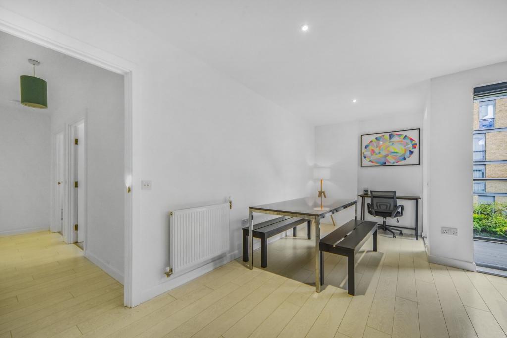 Modern Two-Bedroom, Two-Bathroom Apartment – Lindfield Street, Poplar, London E14