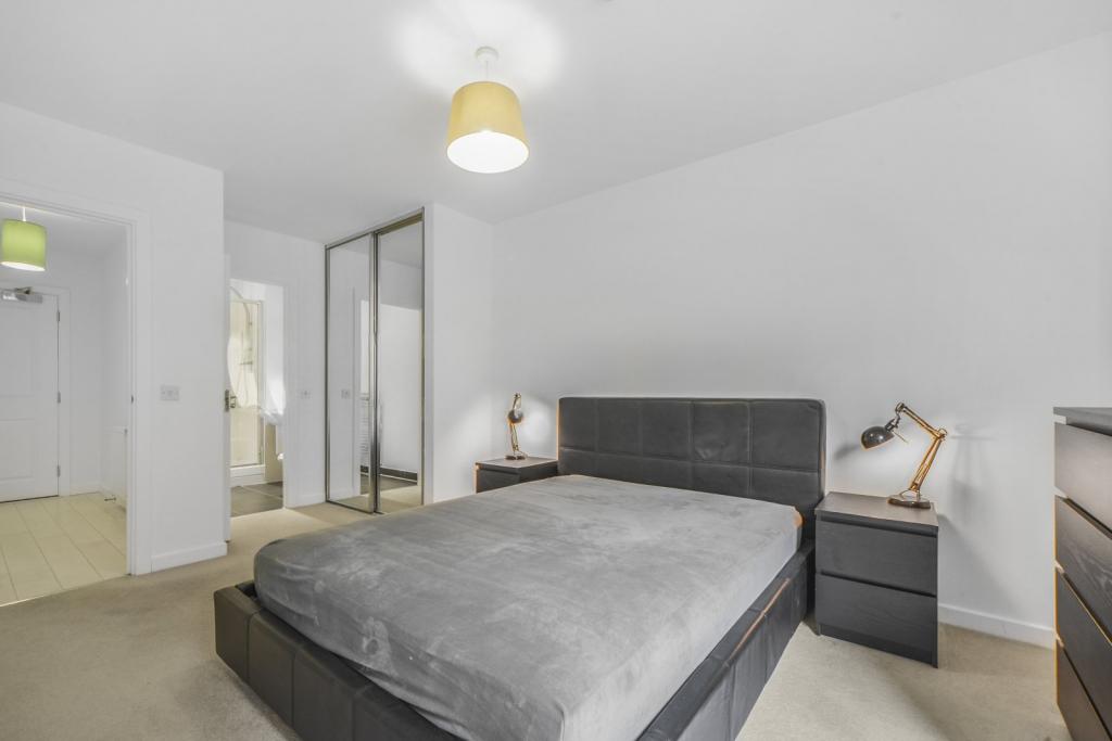Modern Two-Bedroom, Two-Bathroom Apartment – Lindfield Street, Poplar, London E14