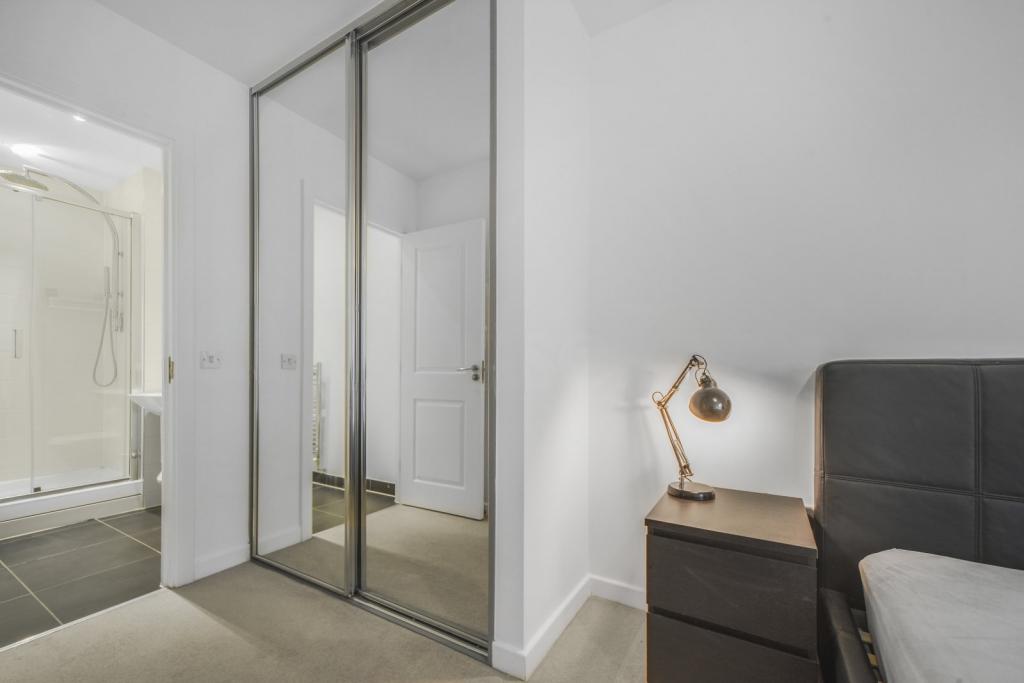 Modern Two-Bedroom, Two-Bathroom Apartment – Lindfield Street, Poplar, London E14