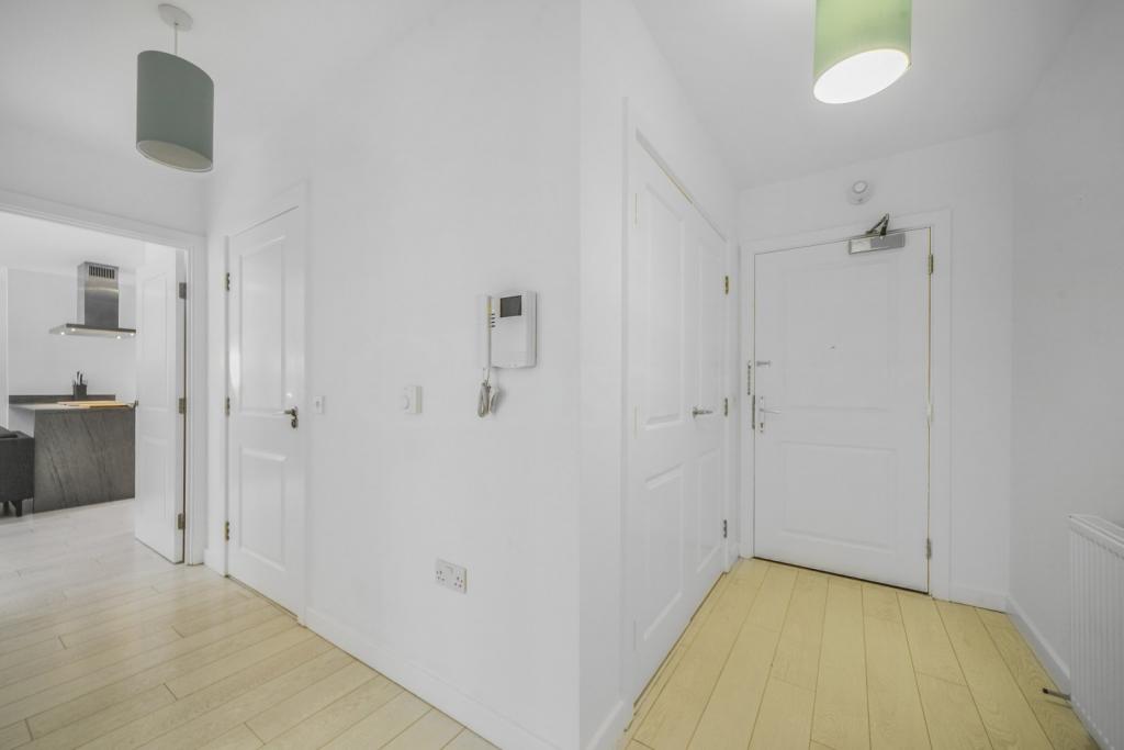 Modern Two-Bedroom, Two-Bathroom Apartment – Lindfield Street, Poplar, London E14