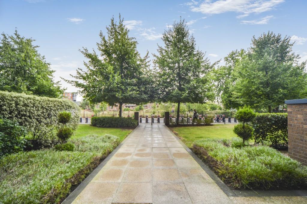 Modern Two-Bedroom, Two-Bathroom Apartment – Lindfield Street, Poplar, London E14