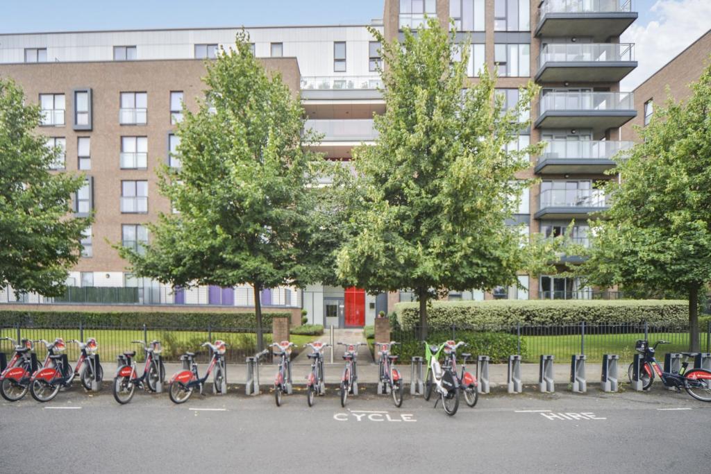 Modern Two-Bedroom, Two-Bathroom Apartment – Lindfield Street, Poplar, London E14