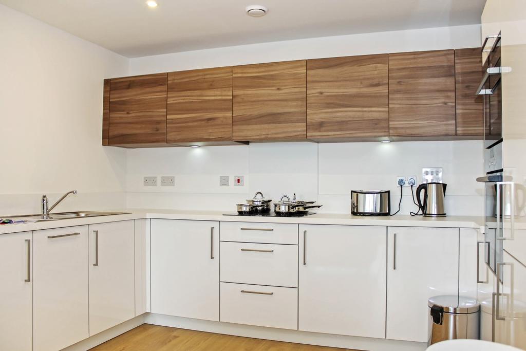 Stunning Two-Bedroom Apartment with Balcony - Jefferson Plaza