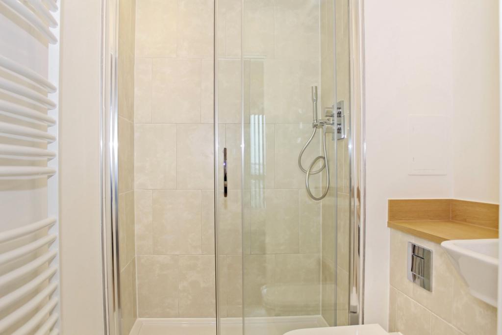 Stunning Two-Bedroom Apartment with Balcony - Jefferson Plaza
