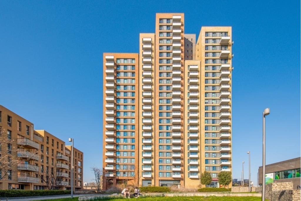 Stunning Two-Bedroom Apartment with Balcony - Jefferson Plaza
