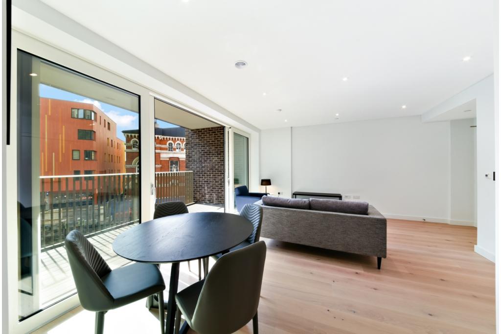 Luxury Two-Bedroom Apartment at Walworth Square, Elephant & Castle, London SE17