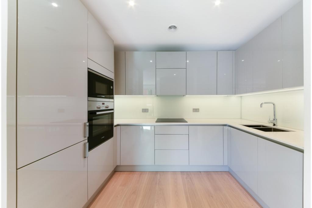 Luxury Two-Bedroom Apartment at Walworth Square, Elephant & Castle, London SE17