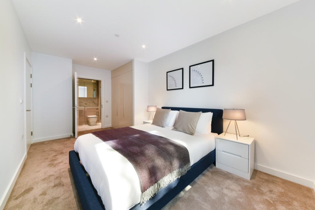 Luxury Two-Bedroom Apartment at Walworth Square, Elephant & Castle, London SE17