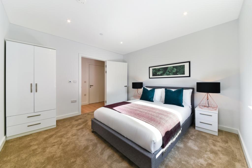 Luxury Two-Bedroom Apartment at Walworth Square, Elephant & Castle, London SE17
