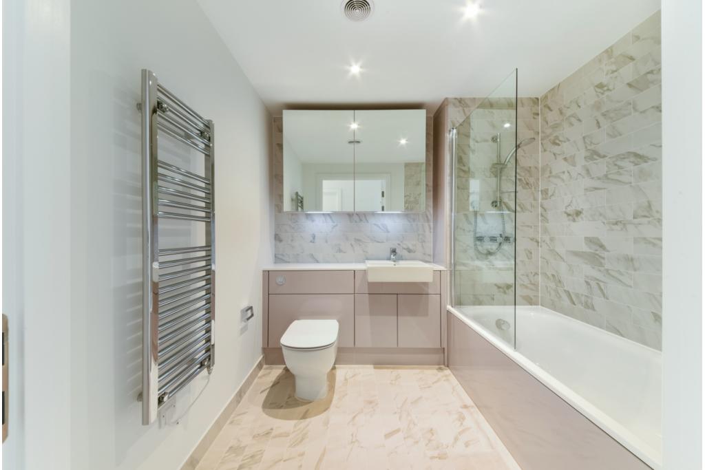 Luxury Two-Bedroom Apartment at Walworth Square, Elephant & Castle, London SE17