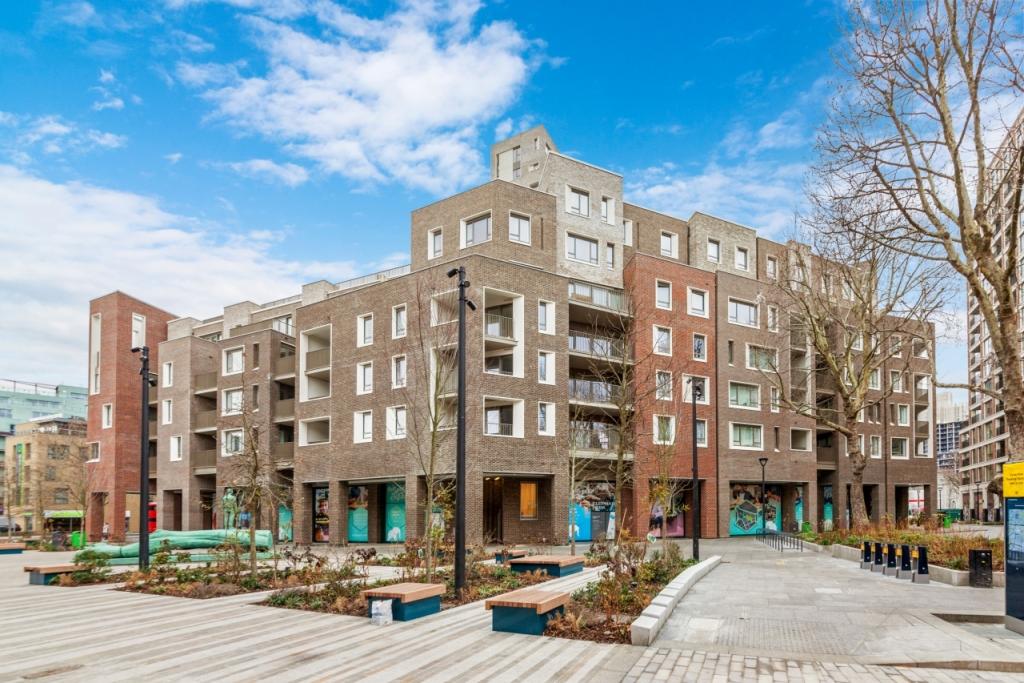 Luxury Two-Bedroom Apartment at Walworth Square, Elephant & Castle, London SE17