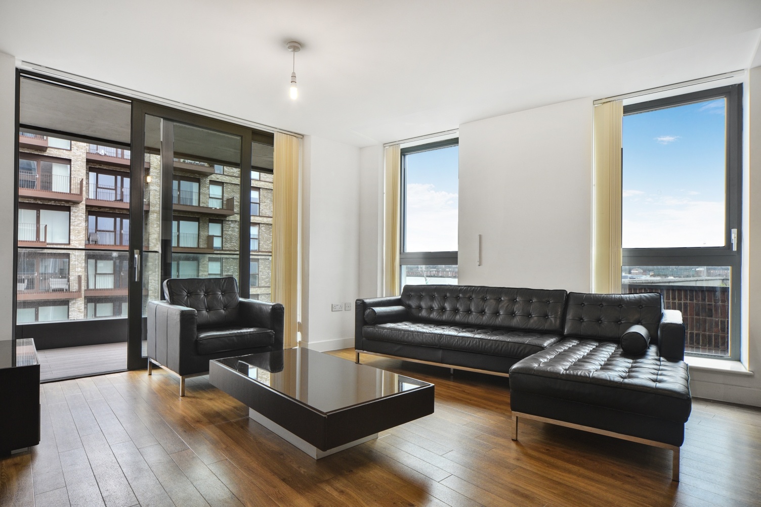 Spacious Two-Bedroom Apartment with Balcony in Waterside Park, Royal Docks