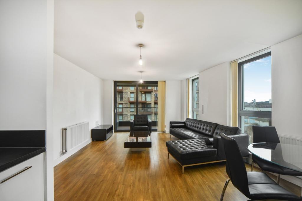 Spacious Two-Bedroom Apartment with Balcony in Waterside Park, Royal Docks