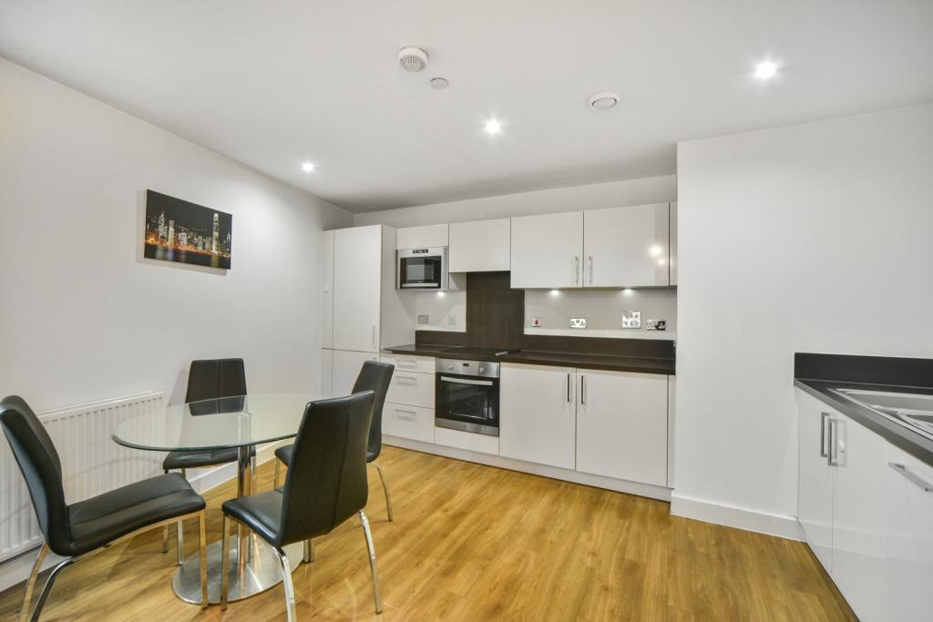 Spacious Two-Bedroom Apartment with Balcony in Waterside Park, Royal Docks