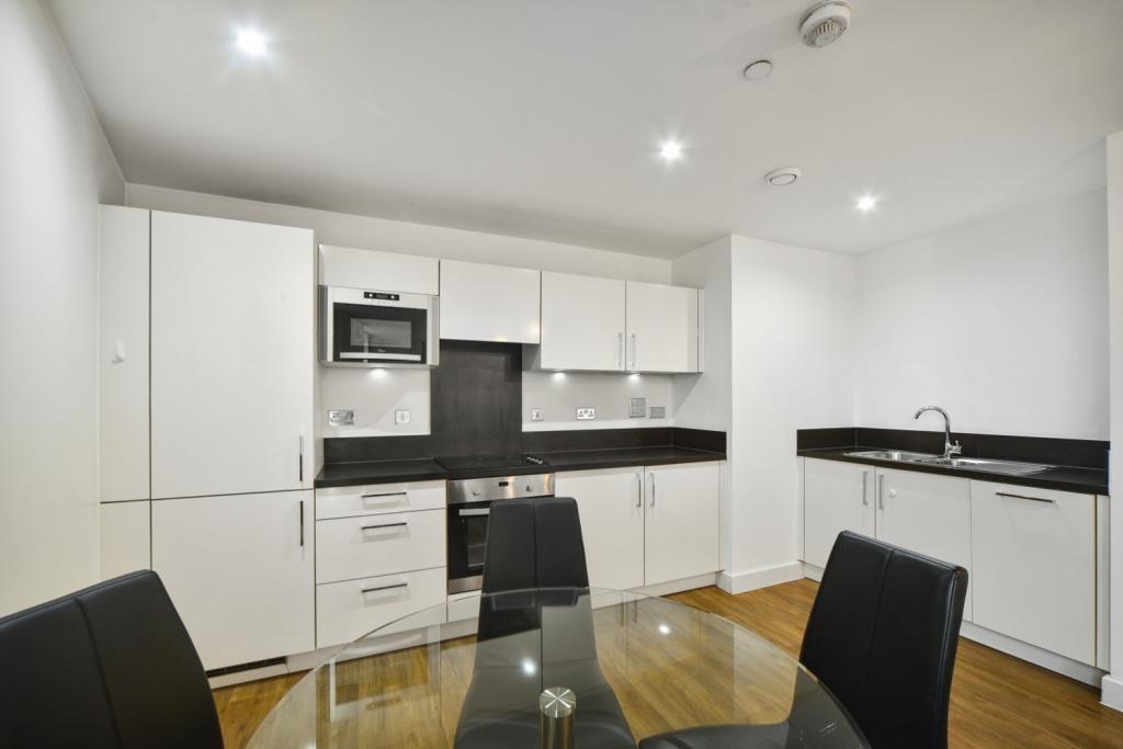Spacious Two-Bedroom Apartment with Balcony in Waterside Park, Royal Docks