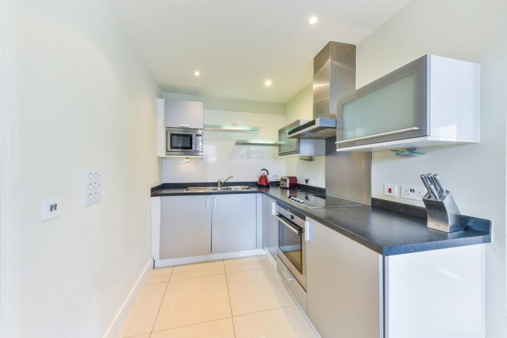 One Bedroom Apartment with Private Balcony – £2,296pcm – Tower Bridge, London SE16