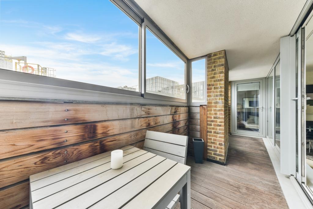 One Bedroom Apartment with Private Balcony – £2,296pcm – Tower Bridge, London SE16