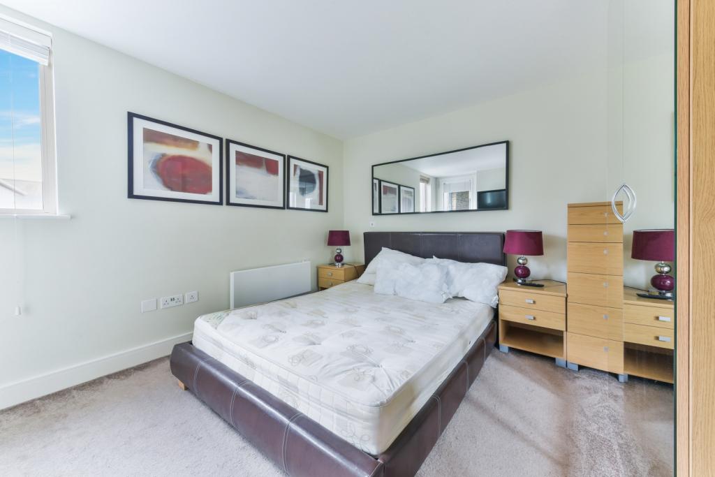 One Bedroom Apartment with Private Balcony – £2,296pcm – Tower Bridge, London SE16