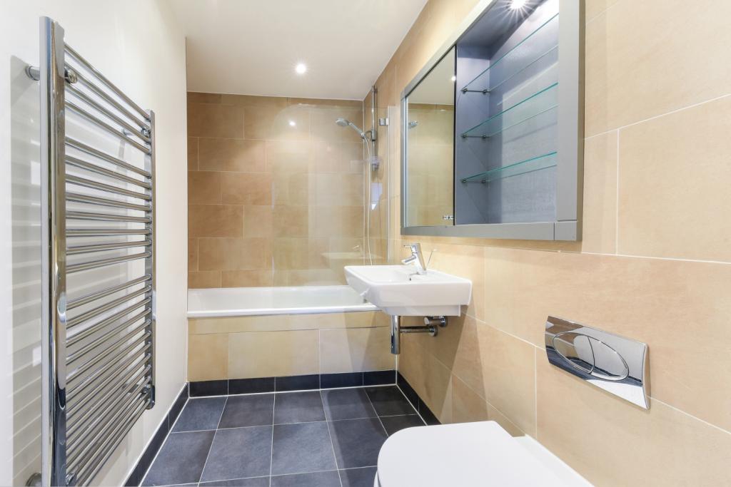 One Bedroom Apartment with Private Balcony – £2,296pcm – Tower Bridge, London SE16