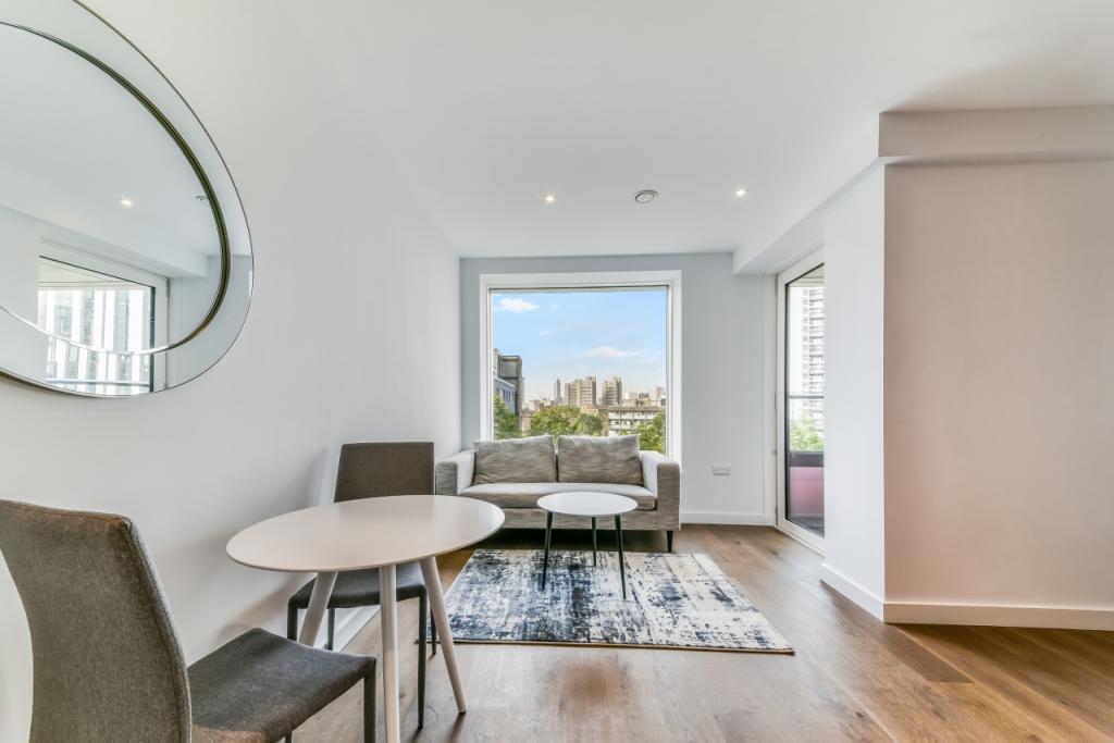 Luxury Studio Apartment with Private Balcony – £2,318pcm –Elephant & Castle,