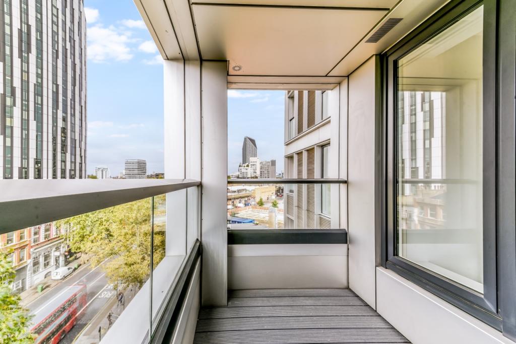 Luxury Studio Apartment with Private Balcony – £2,318pcm –Elephant & Castle,
