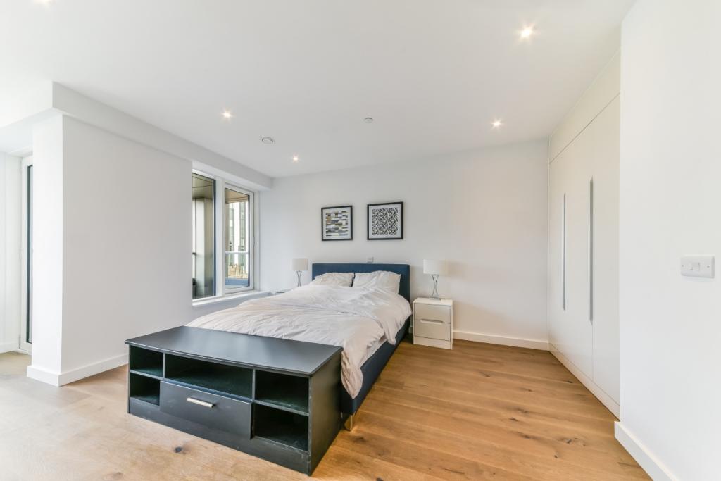 Luxury Studio Apartment with Private Balcony – £2,318pcm –Elephant & Castle,
