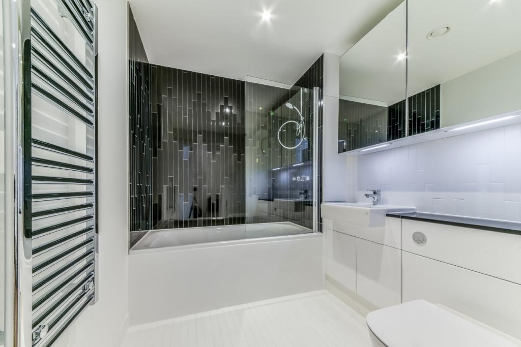 Luxury Studio Apartment with Private Balcony – £2,318pcm –Elephant & Castle,