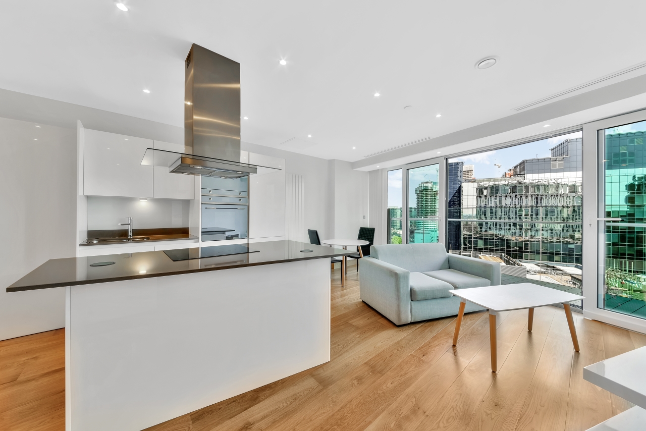 Luxury One Bedroom Apartment – 547 sq ft – £2,600pcm – Crossharbour Plaza, London E14
