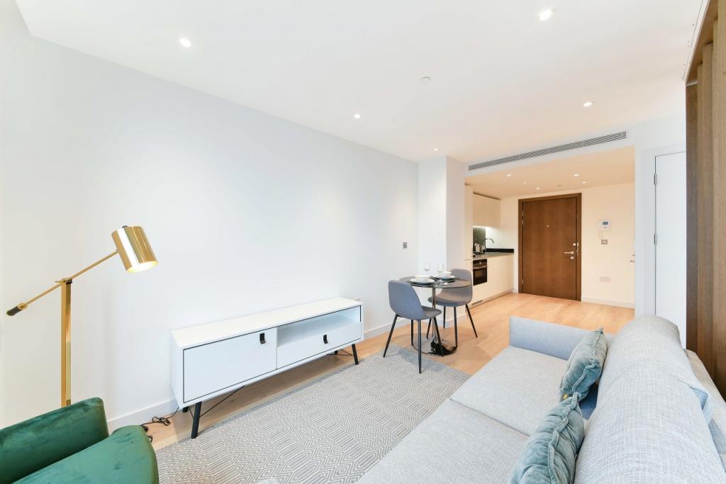 Modern Studio Apartment with City and River Views – The Landmark, Canary Wharf,