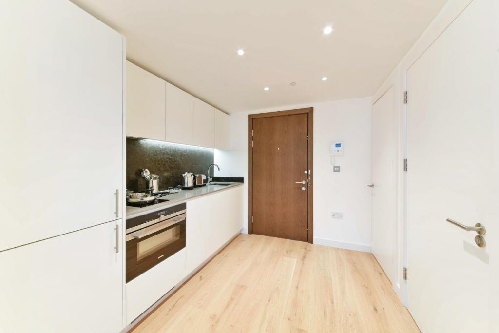 Modern Studio Apartment with City and River Views – The Landmark, Canary Wharf,