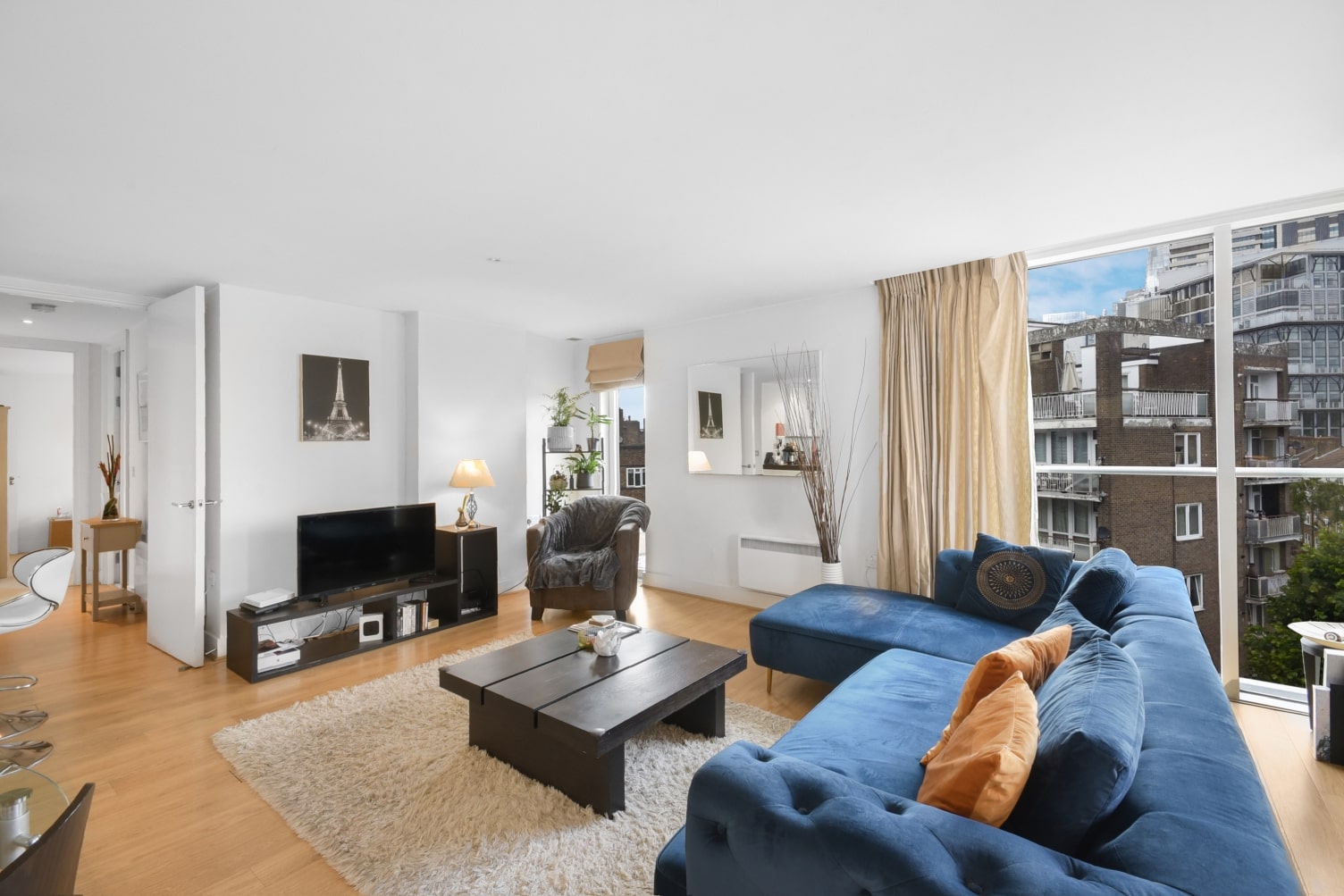 Spacious Two-Bedroom Apartment with Dual-Aspect Views – Empire Square, Southwark